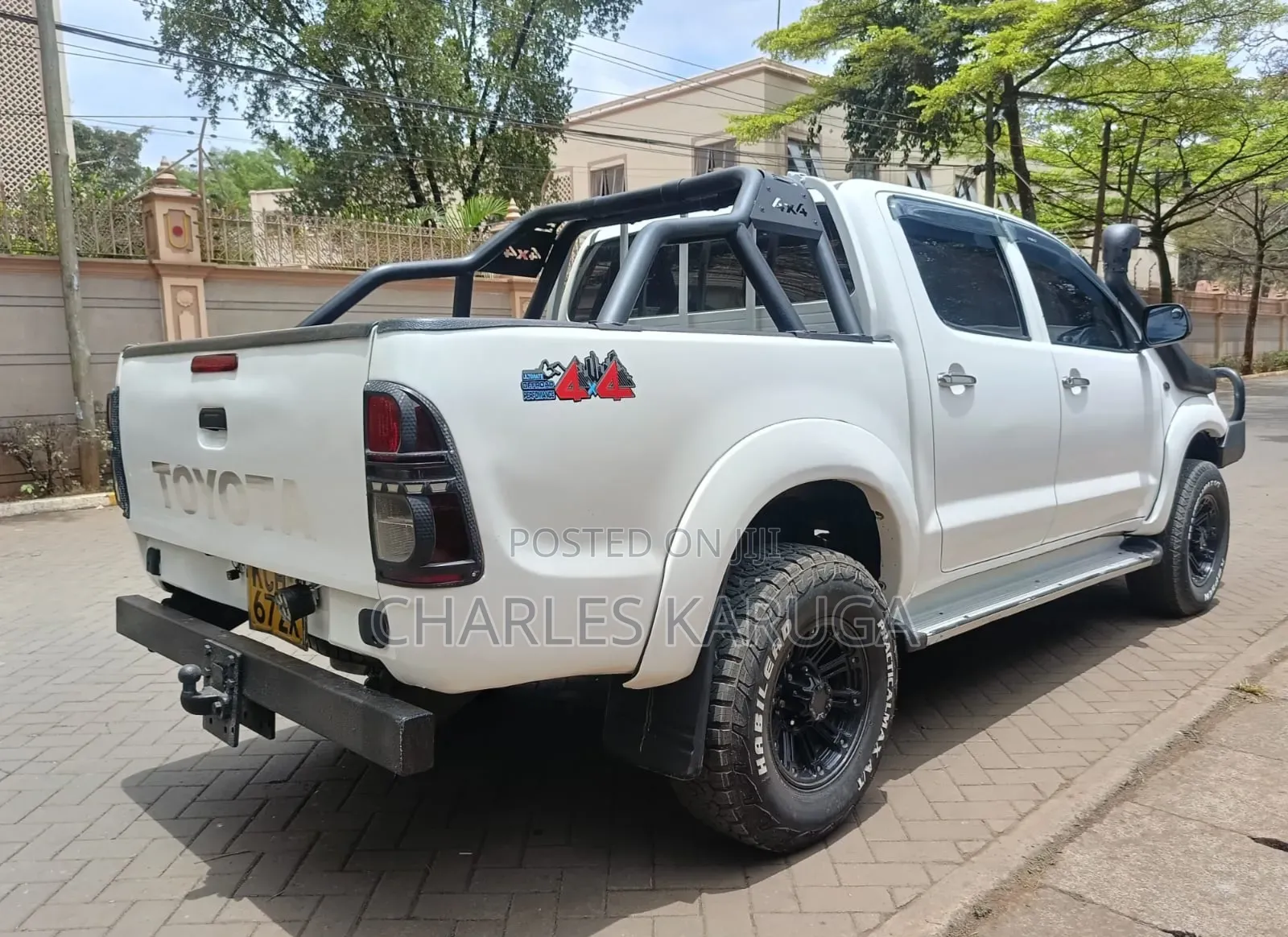 Toyota Hilux 2011 White