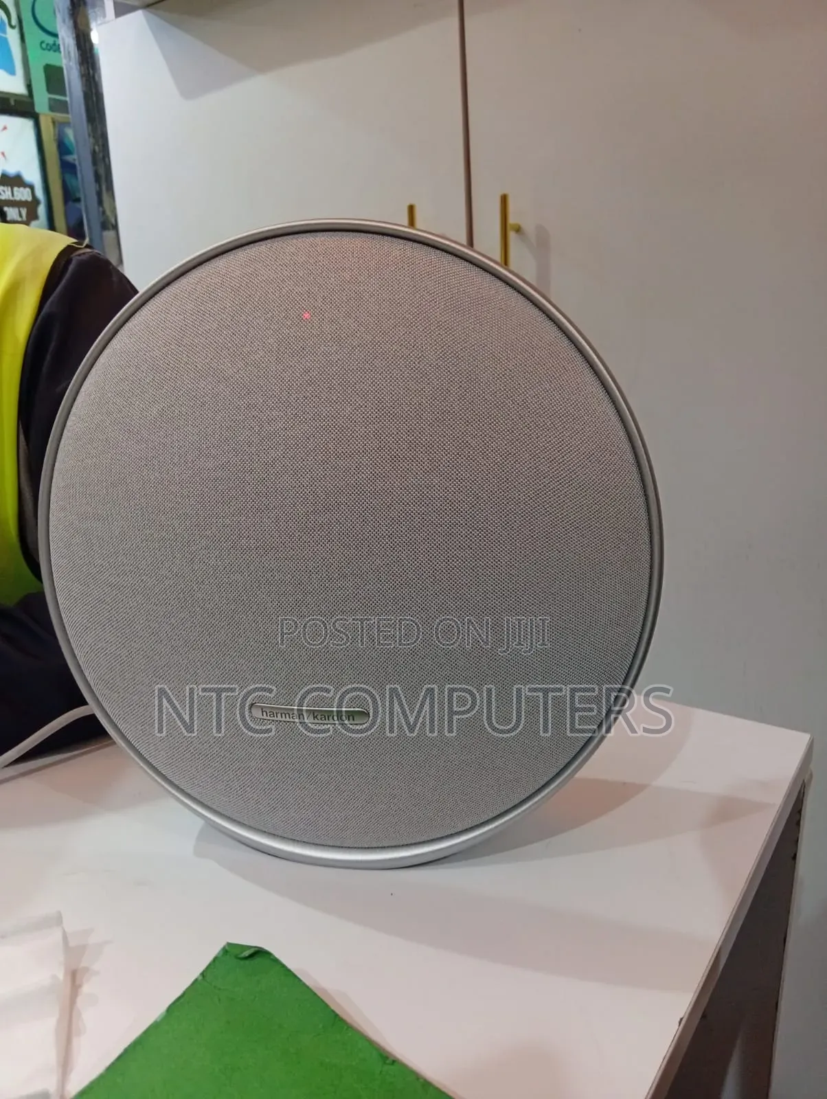 Harman Onyx Studio 9 Portable Stereo Bluetooth Speaker