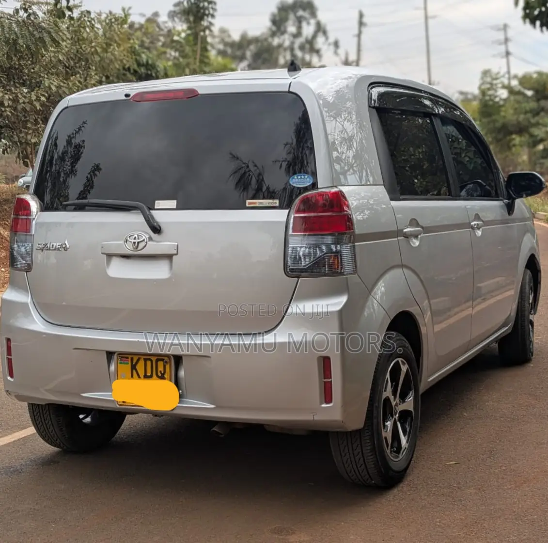 Toyota Spade 2018 Silver