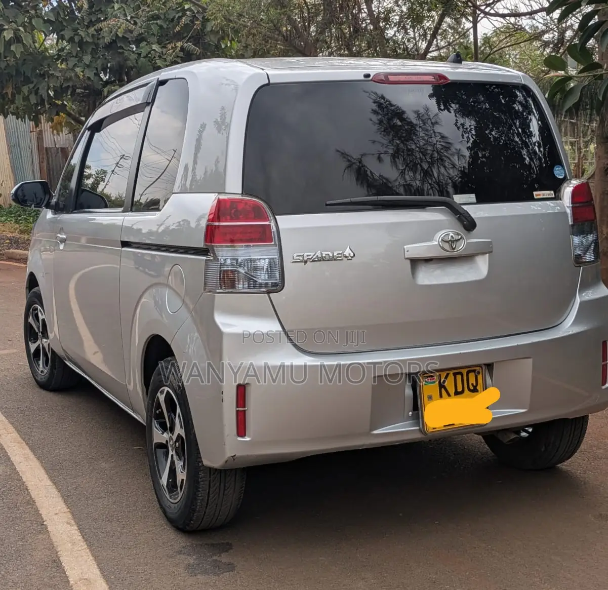 Toyota Spade 2018 Silver