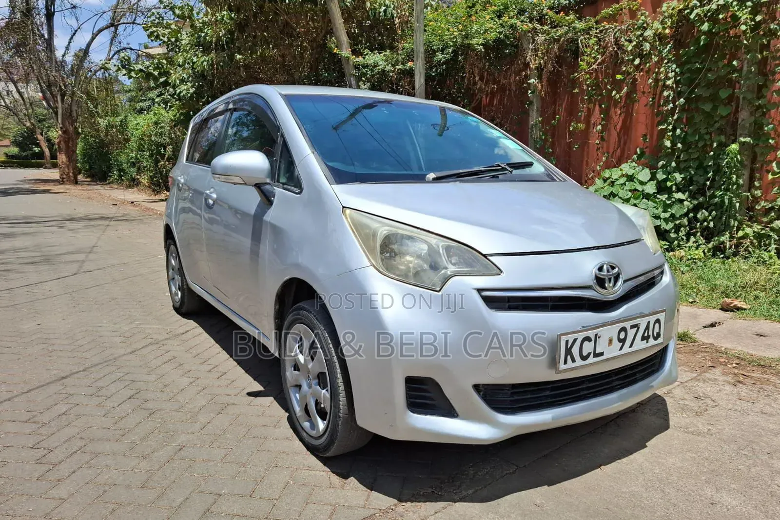 Toyota Ractis 2011 Silver