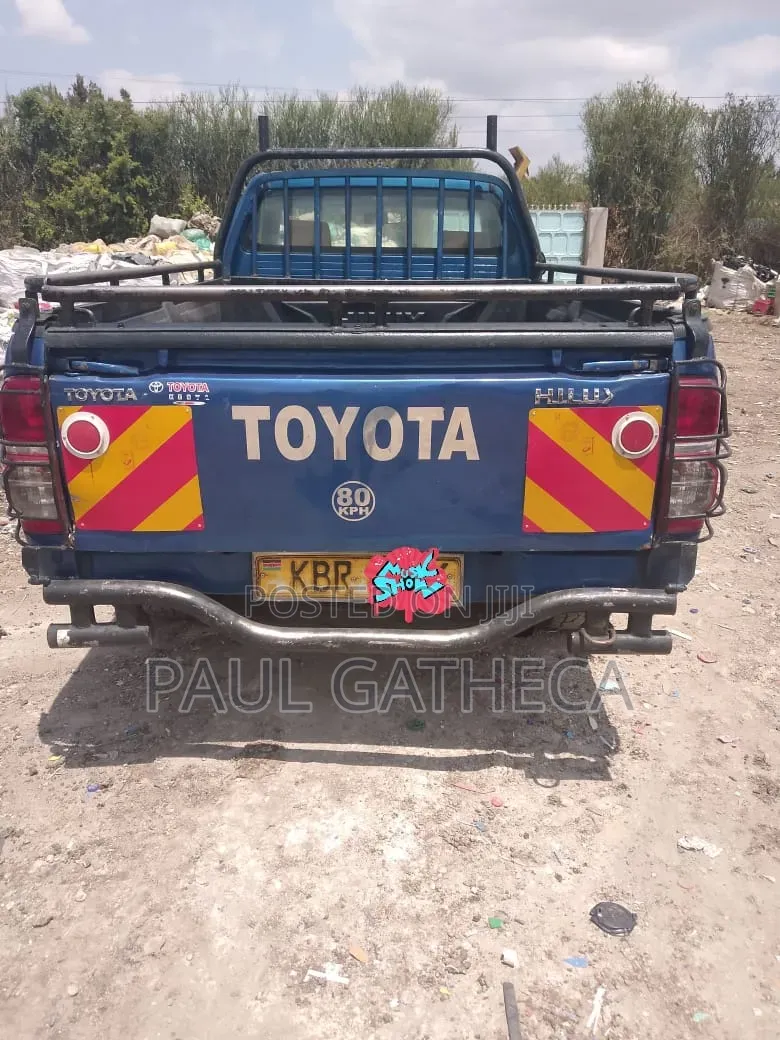 Toyota Hilux 2011 Blue