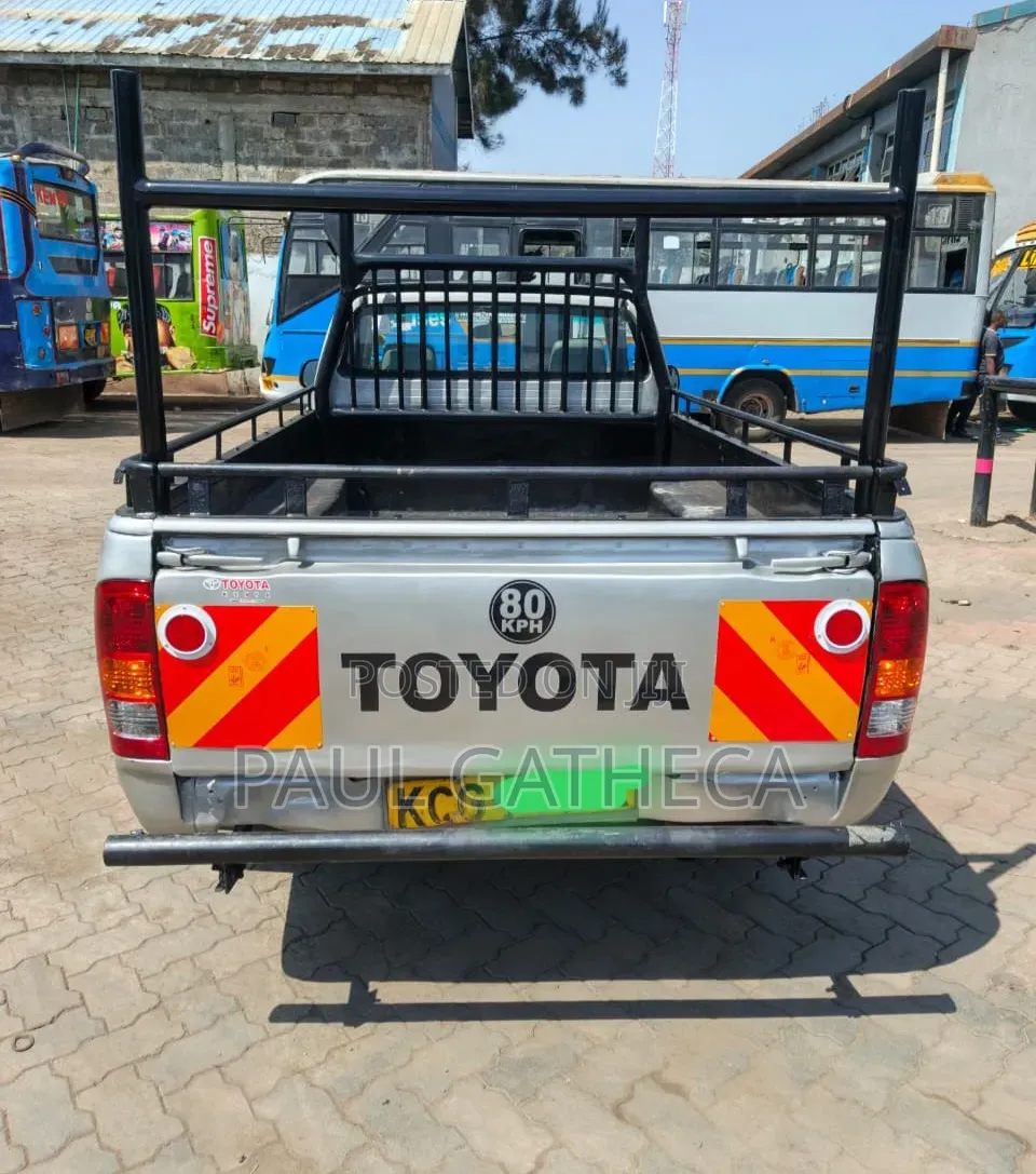 Toyota Hilux 2009 Gray