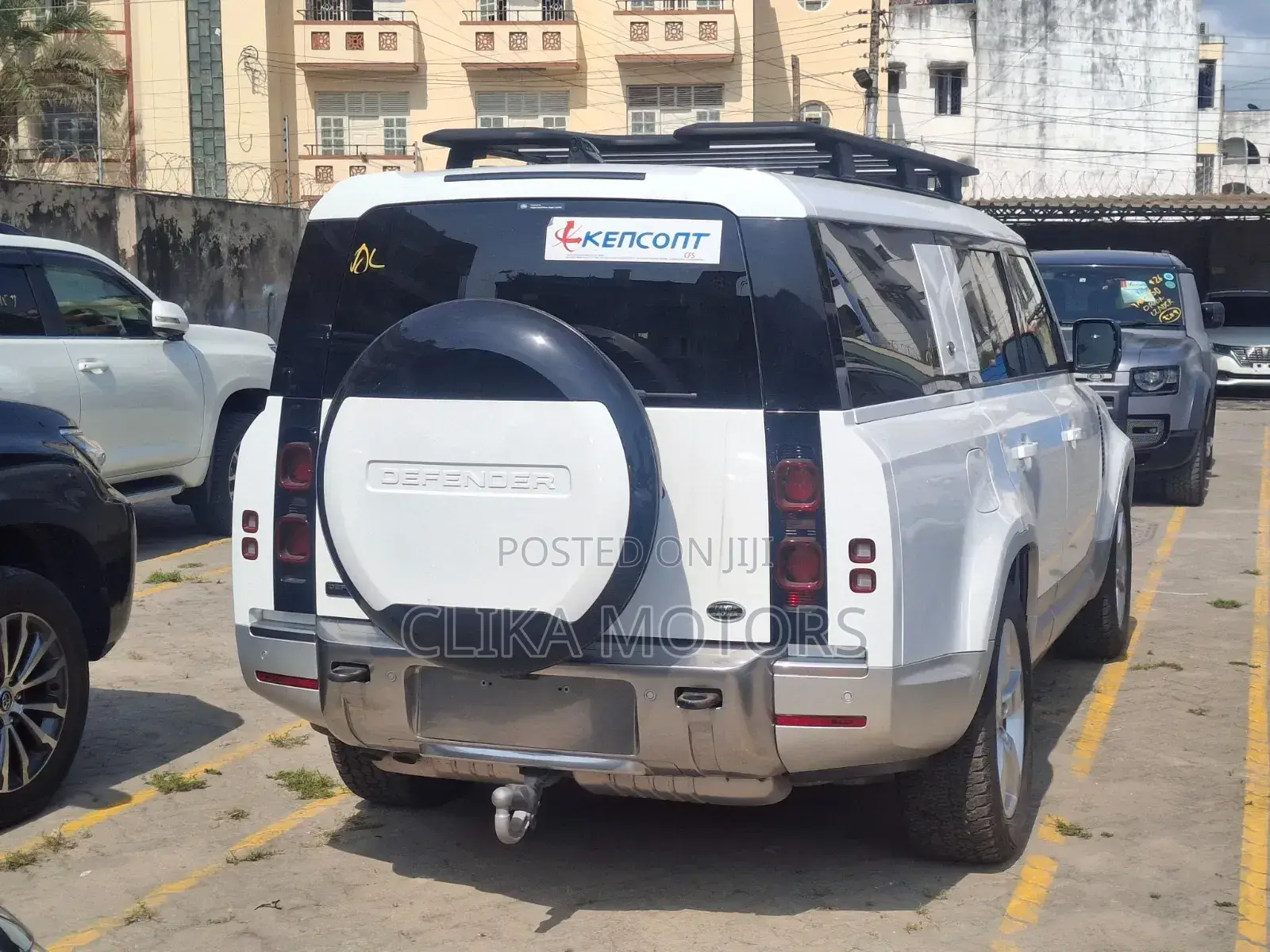 Land Rover Defender X-Dynamic SE 2023 White