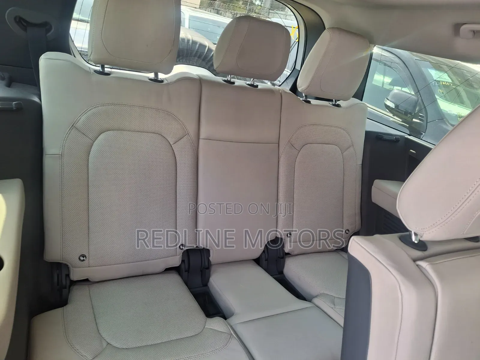 Land Rover Defender X-Dynamic SE 2023 White