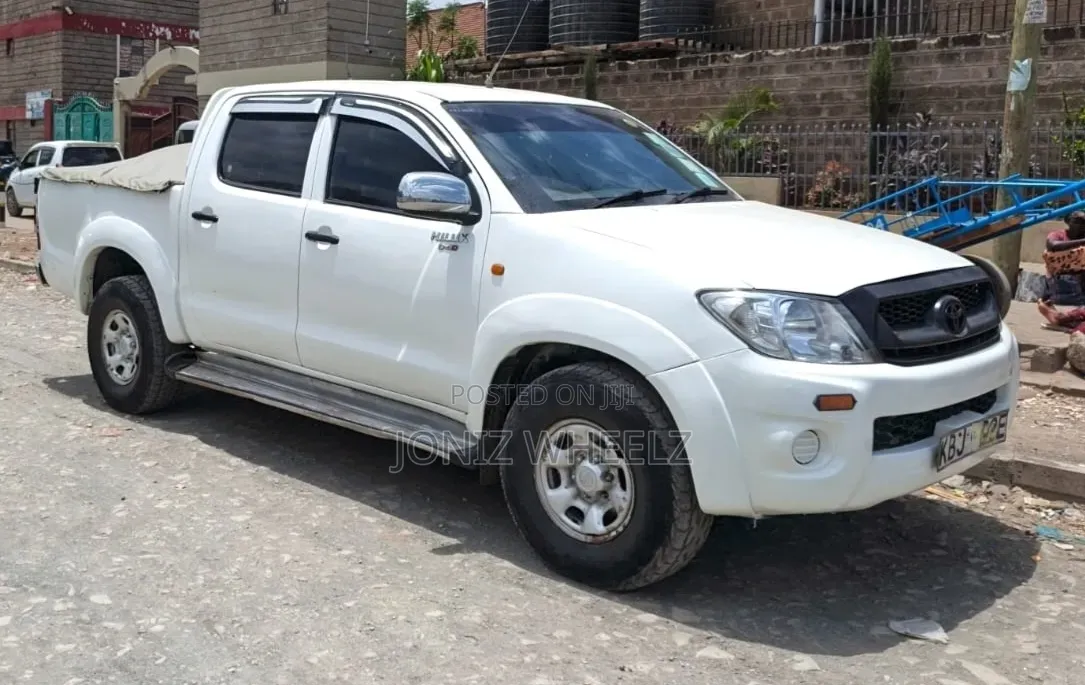 Toyota Hilux 2.5 D-4D 4X4 SRX 2009 White