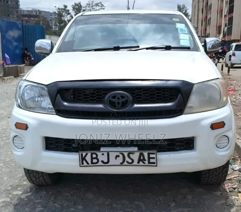 Toyota Hilux 2.5 D-4D 4X4 SRX 2009 White