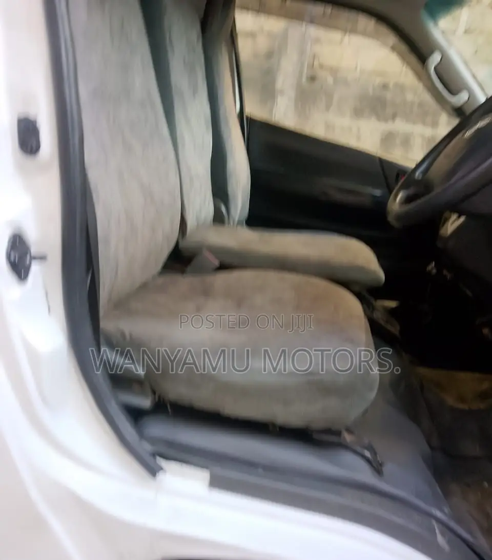Toyota HiAce 2012 White