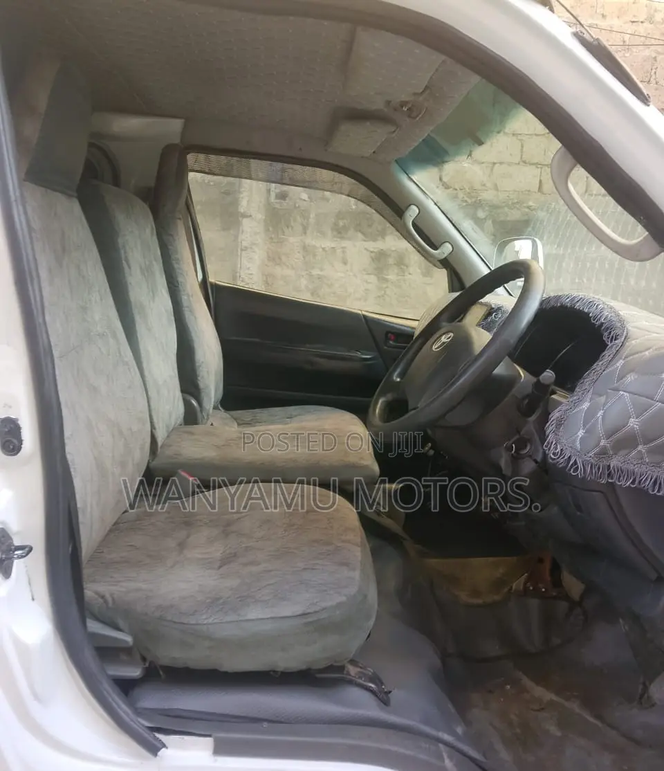 Toyota HiAce 2012 White