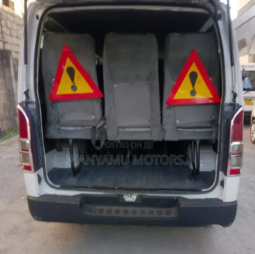 Toyota HiAce 2012 White