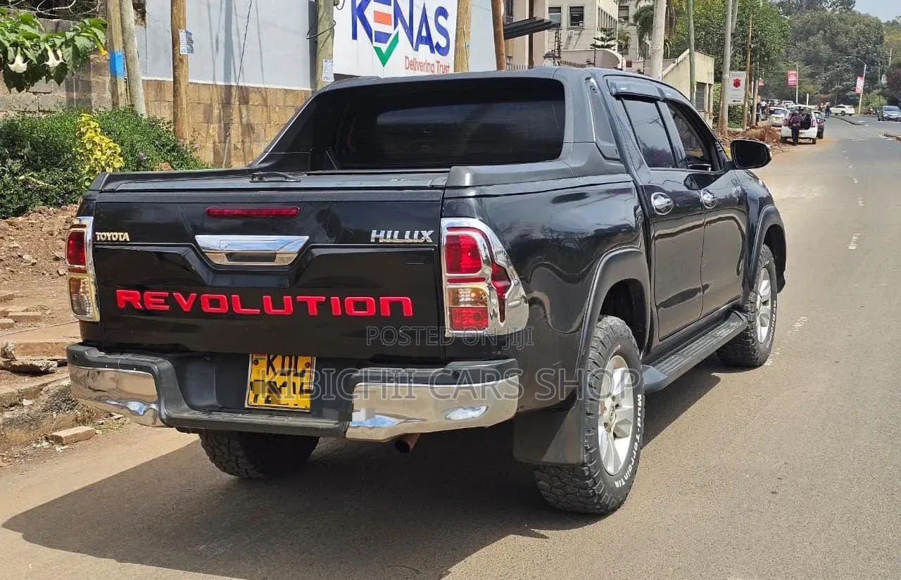 Toyota Hilux 2016 Gray