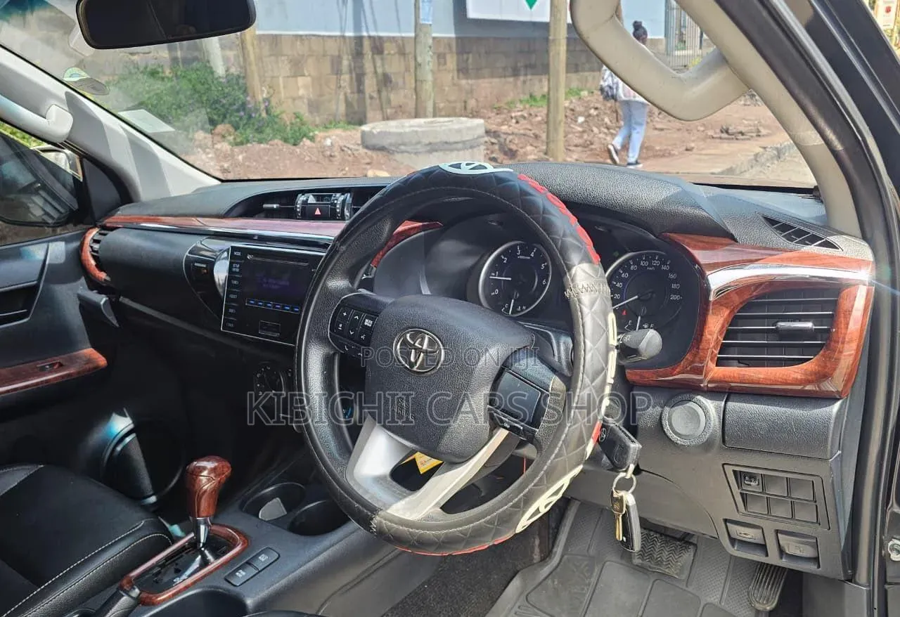 Toyota Hilux 2016 Gray