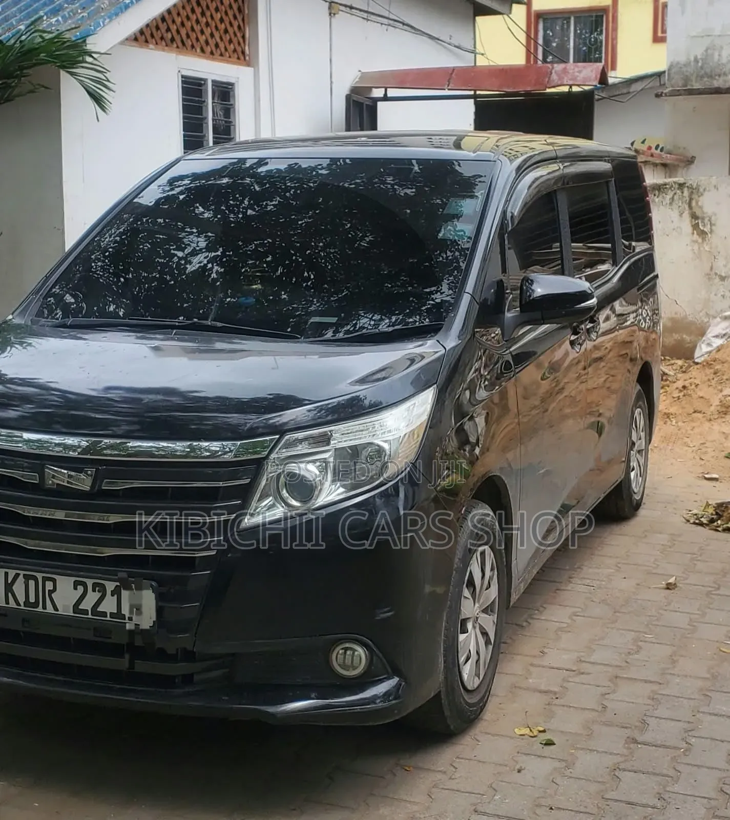 Toyota Noah 2.0 FWD (7 Seater) 2017 Black