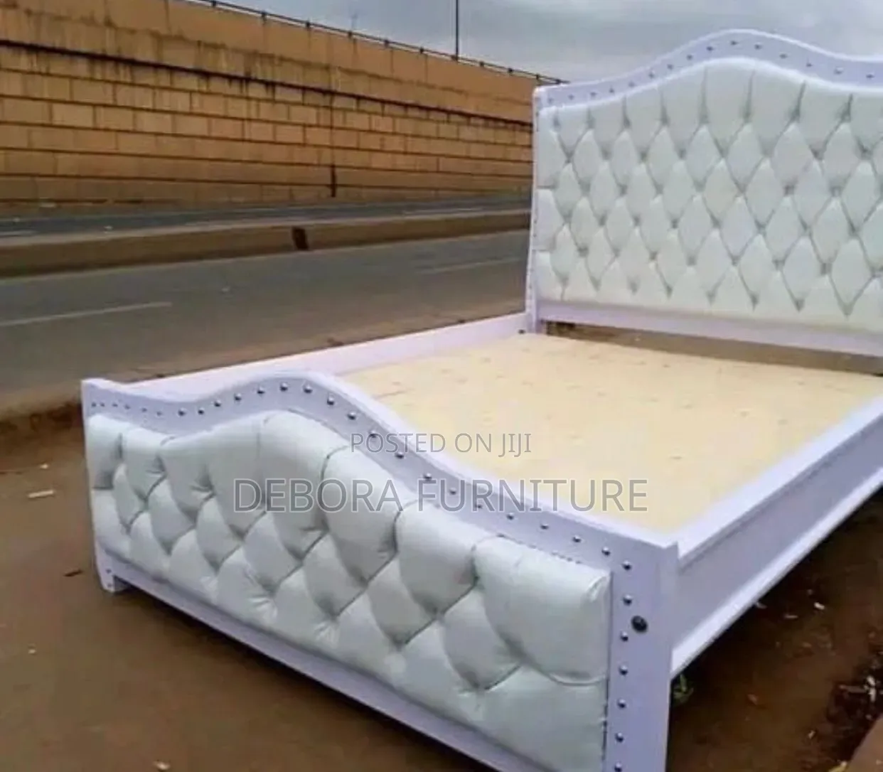  Elegant White Mocket Bed – Modern Stylish