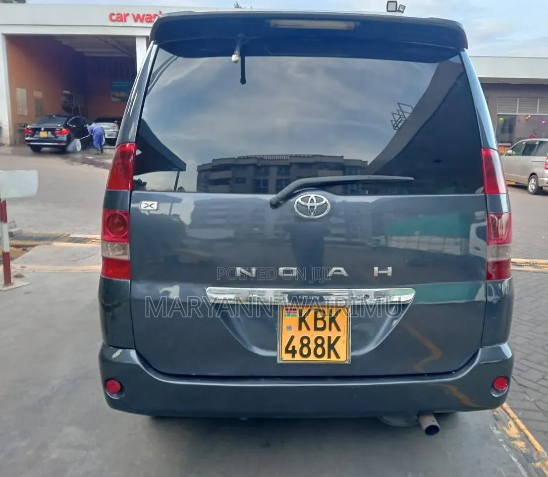 Toyota Noah 2.0 FWD (8 Seater) 2003 Gray
