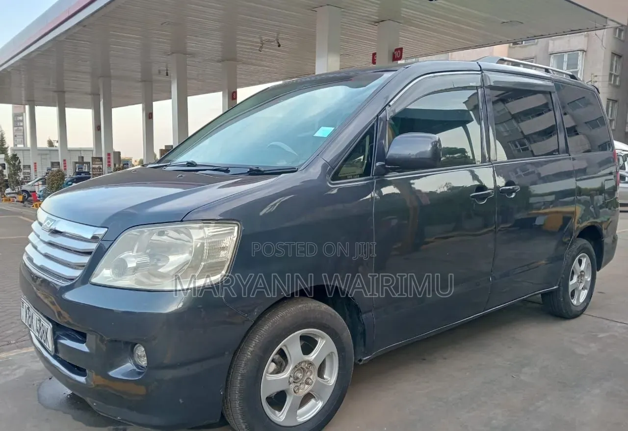 Toyota Noah 2.0 FWD (8 Seater) 2003 Gray