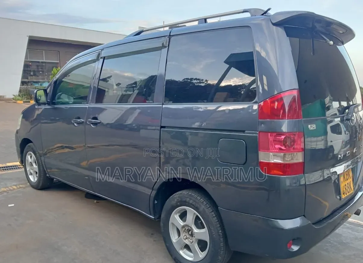 Toyota Noah 2.0 FWD (8 Seater) 2003 Gray