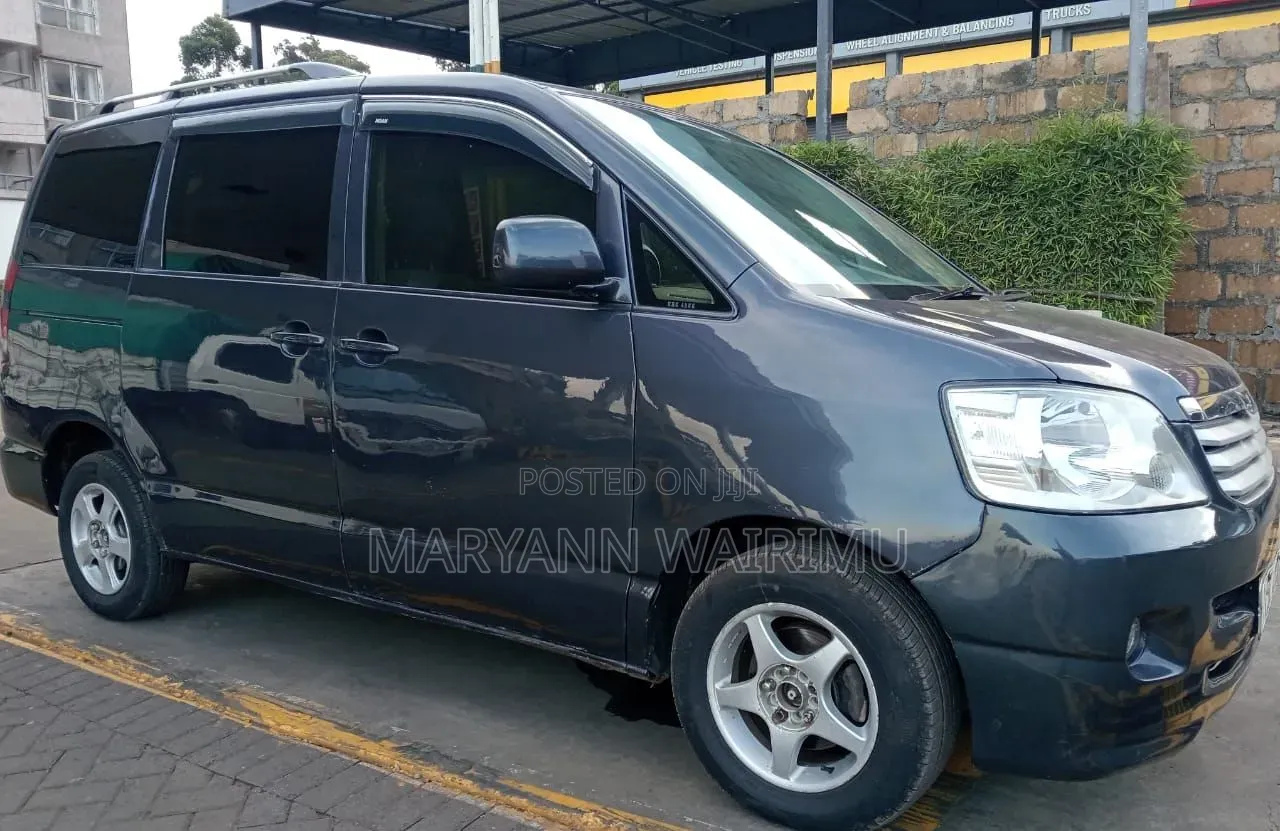 Toyota Noah 2.0 FWD (8 Seater) 2003 Gray