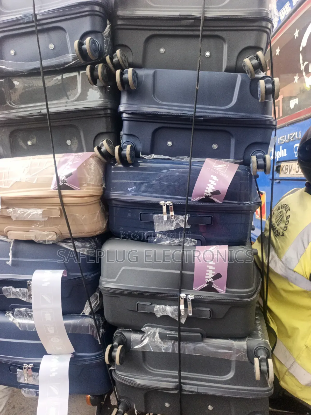 Strong Large Rubber Suitcase With 360° Wheels