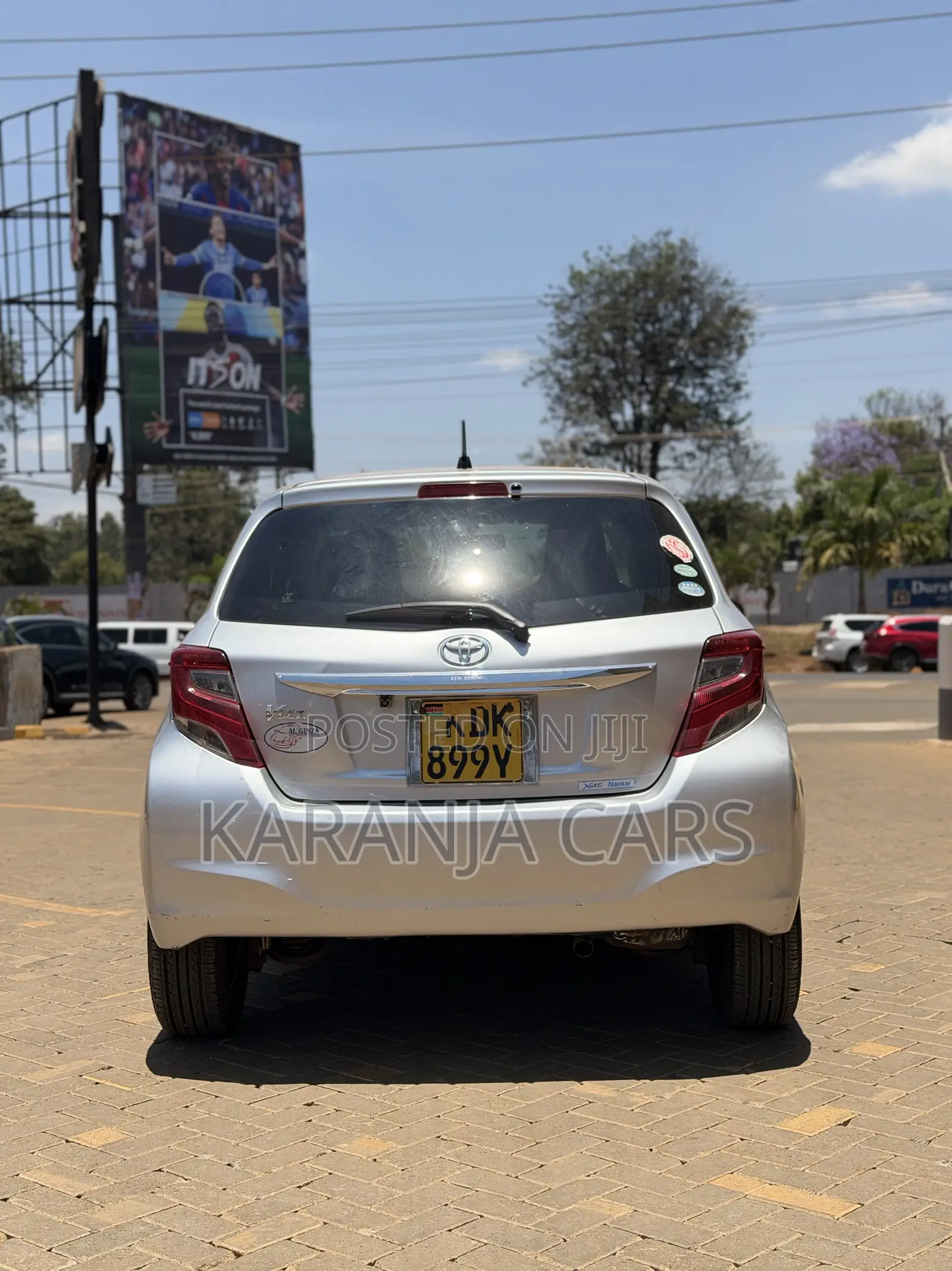 Toyota Vitz 1.3 FWD 5dr 2015 Silver