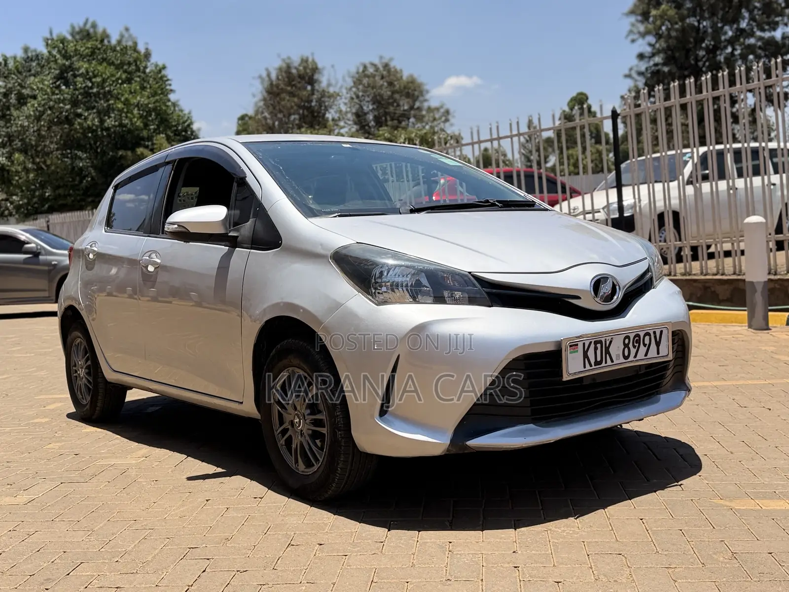 Toyota Vitz 1.3 FWD 5dr 2015 Silver