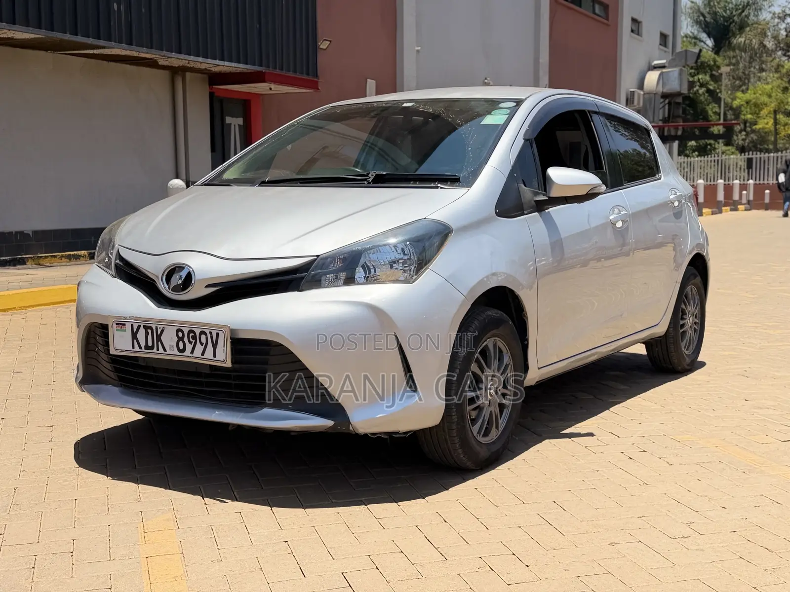 Toyota Vitz 1.3 FWD 5dr 2015 Silver