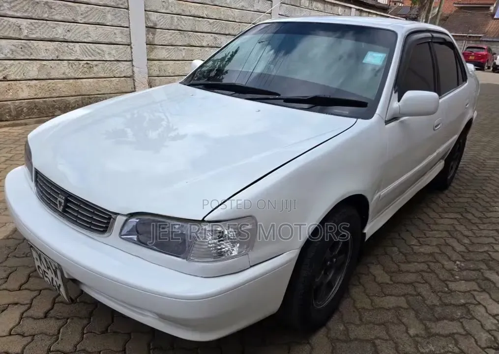 Toyota Corolla Automatic 1999 White