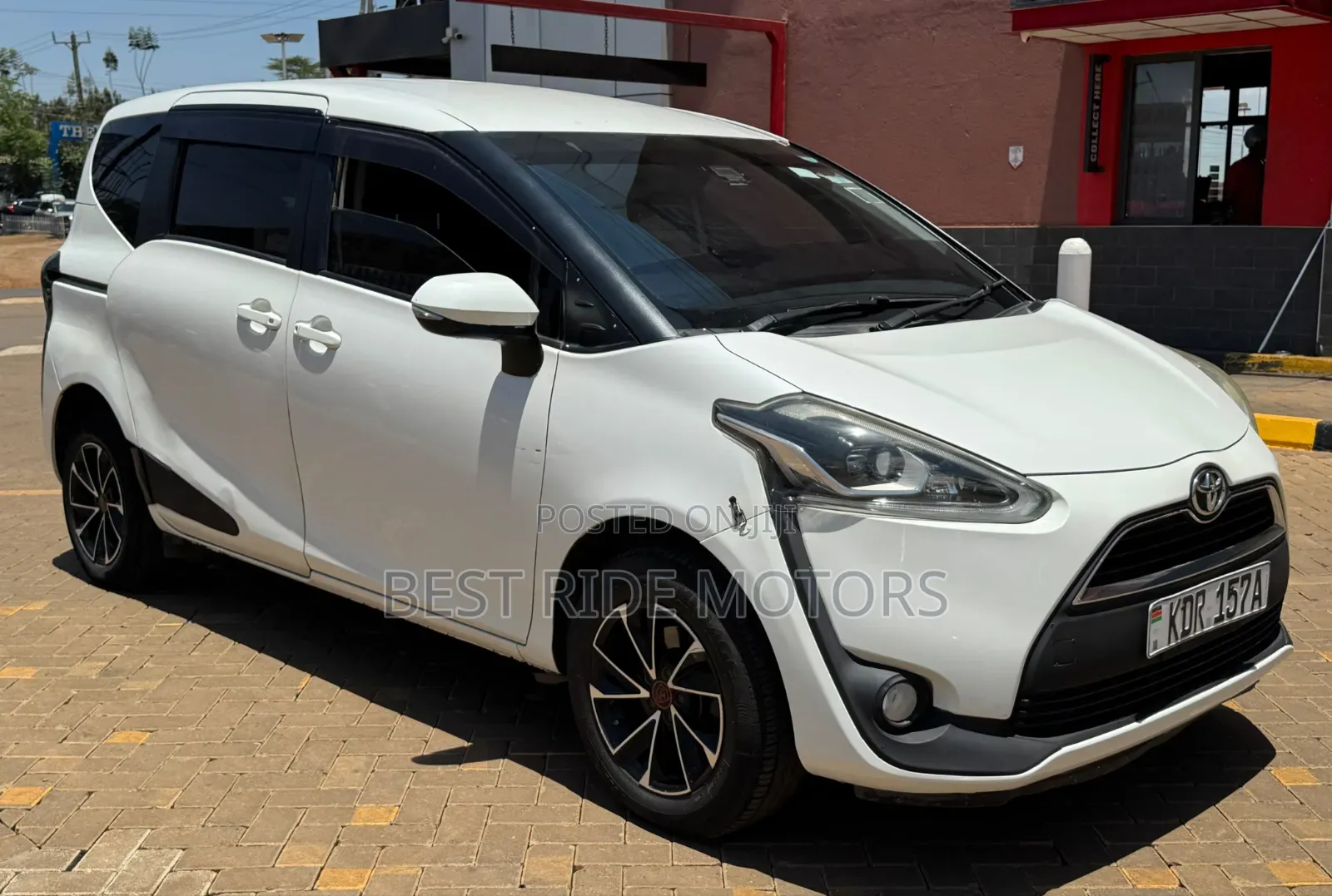 Toyota Sienta 1.5 FWD (6-seater) 2017 White