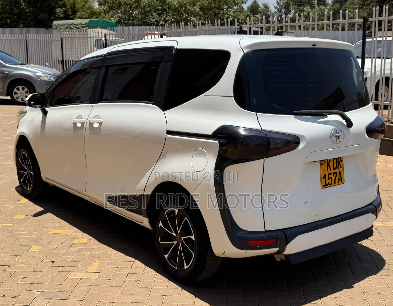 Toyota Sienta 1.5 FWD (6-seater) 2017 White