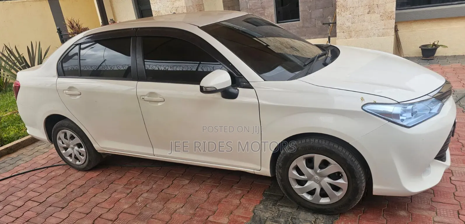 Toyota Axio 2017 Pearl