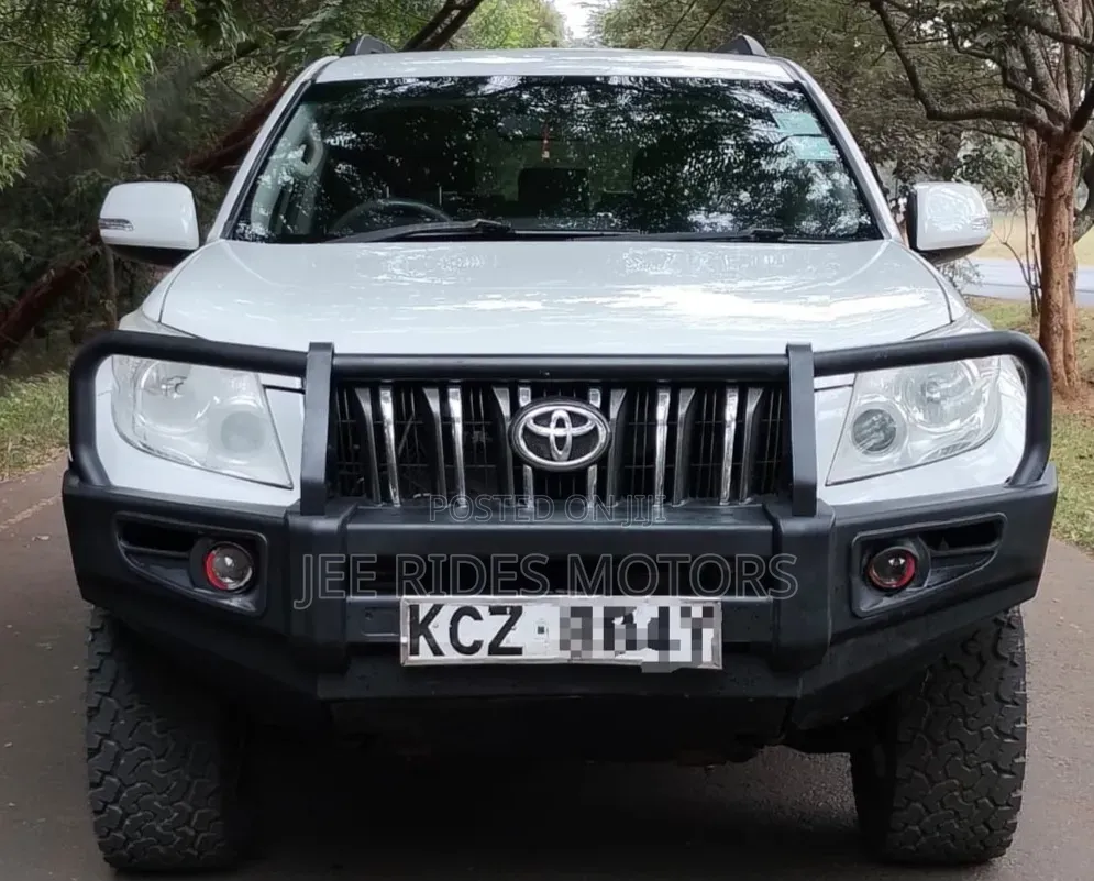 Toyota Land Cruiser Prado 2012 Off white