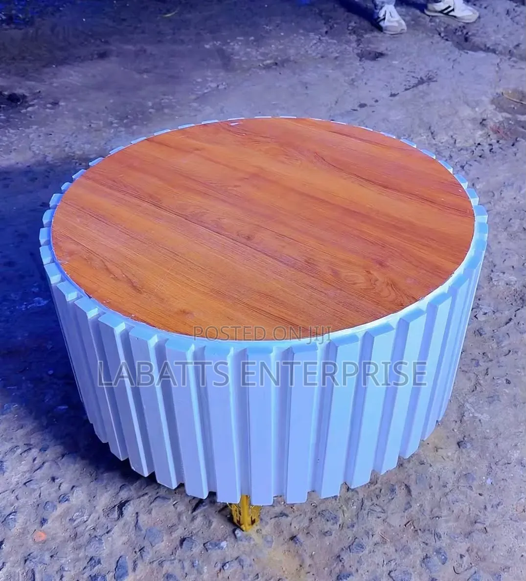 Elegant Round Coffee Table – Contemporary Luxury for Your Home