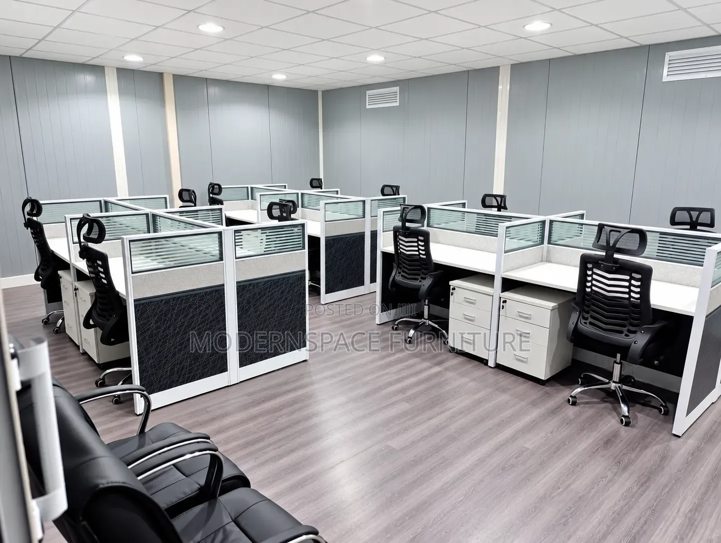 Office Workstations With Glass Partitions