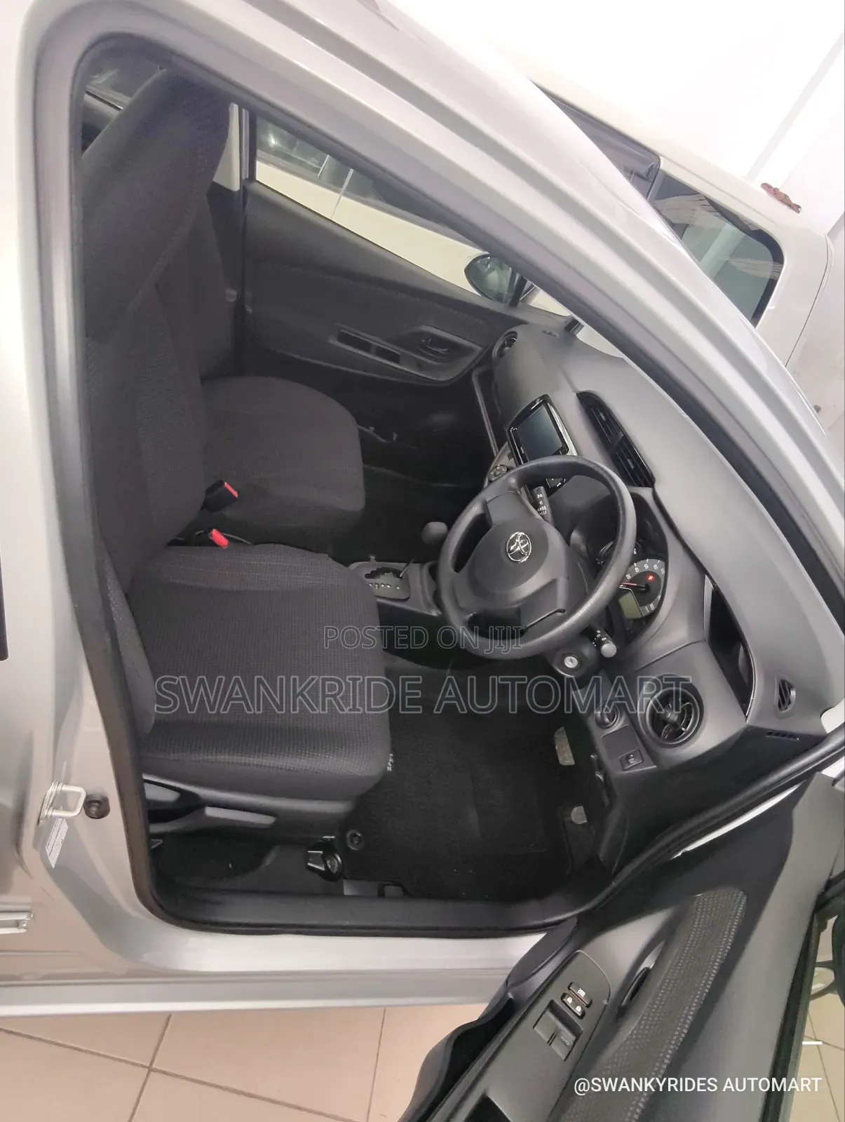 Toyota Vitz 1.0 FWD 5dr 2019 Silver