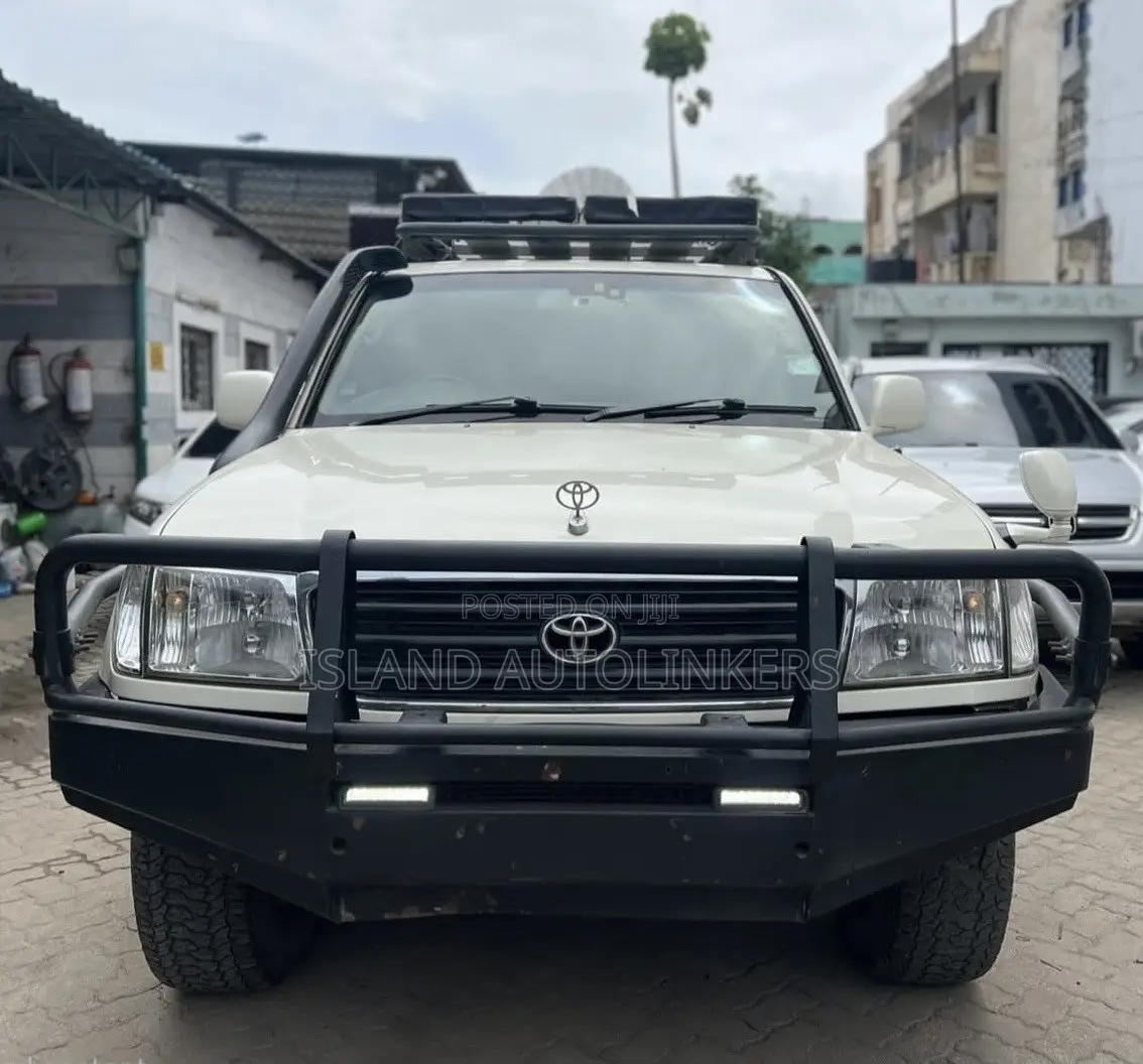Toyota Land Cruiser HDJ 100 1999 White