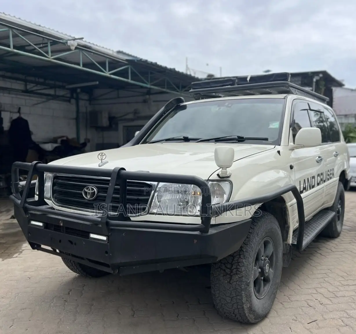 Toyota Land Cruiser HDJ 100 1999 White