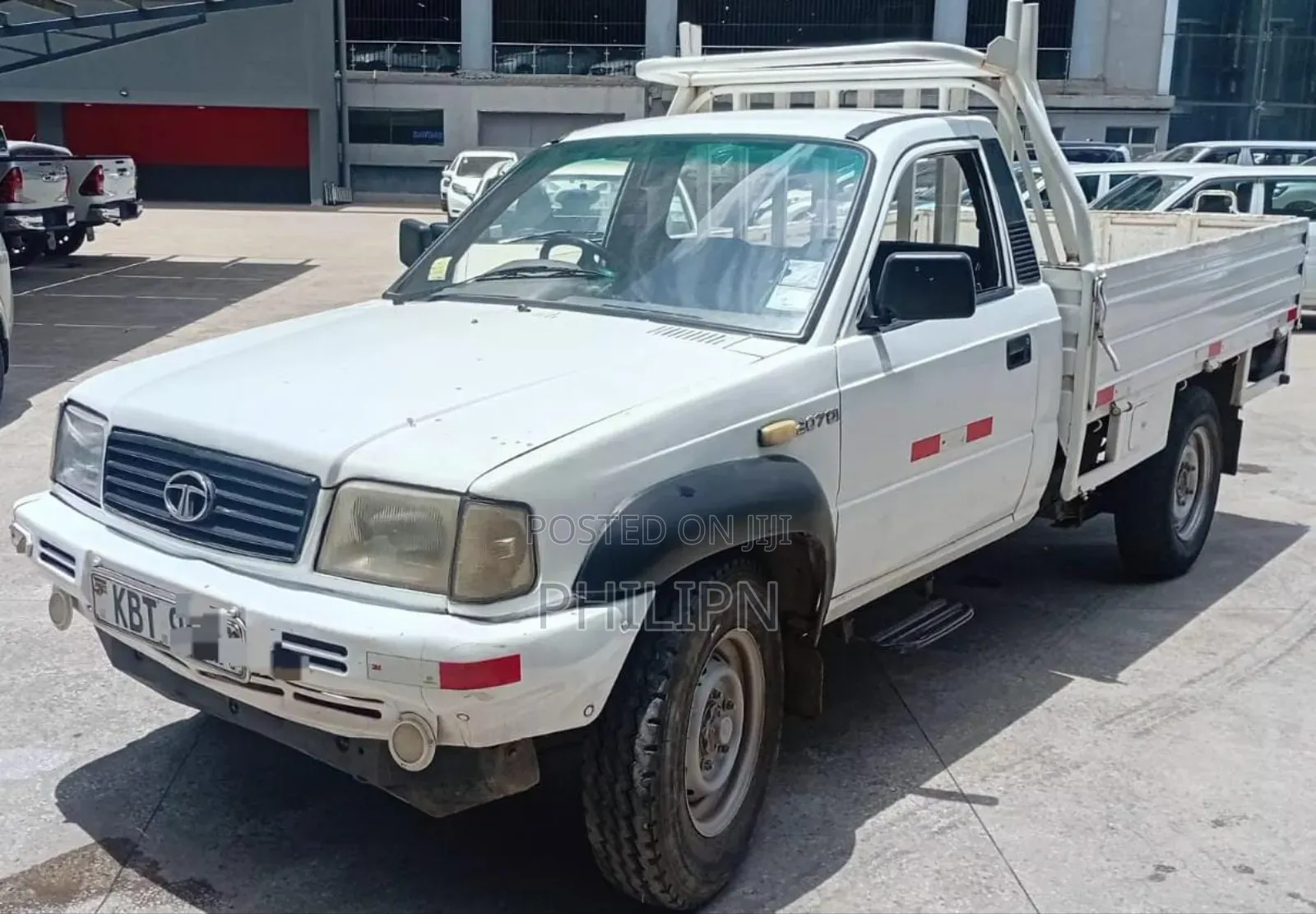 Tata Xenon 2011 White