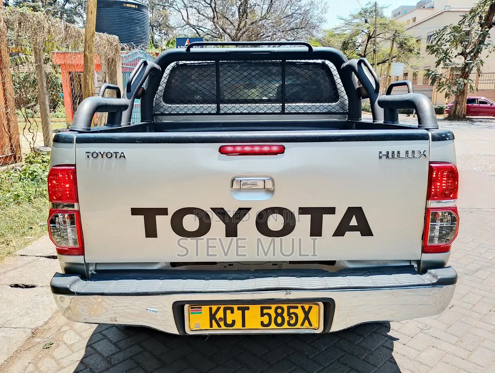 Toyota Hilux 2012 Silver