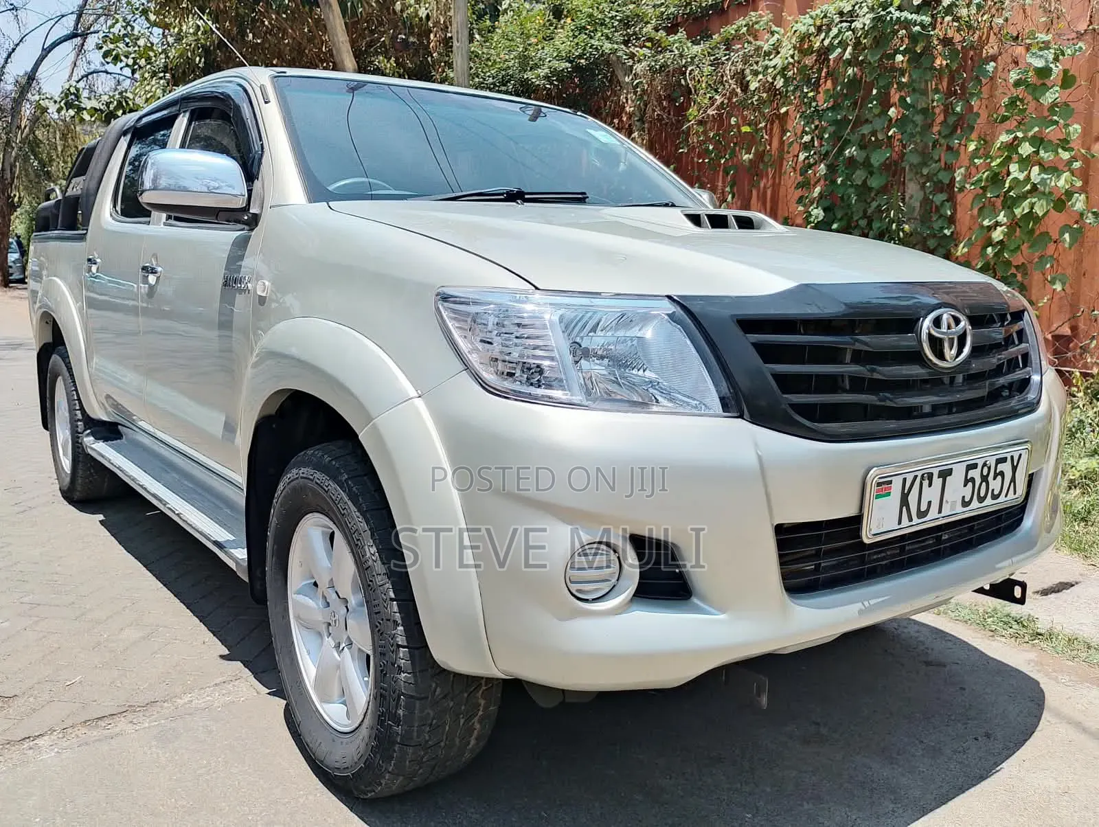 Toyota Hilux 2012 Silver