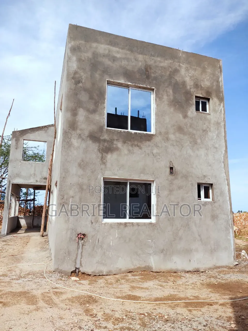 4bdrm Duplex in Town Centre for rent