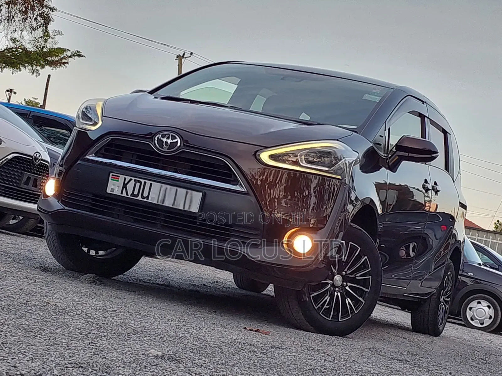 Toyota Sienta 2018 Brown
