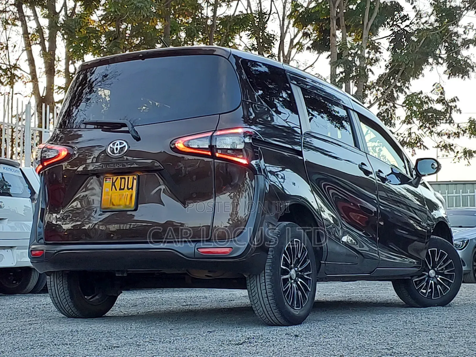 Toyota Sienta 2018 Brown