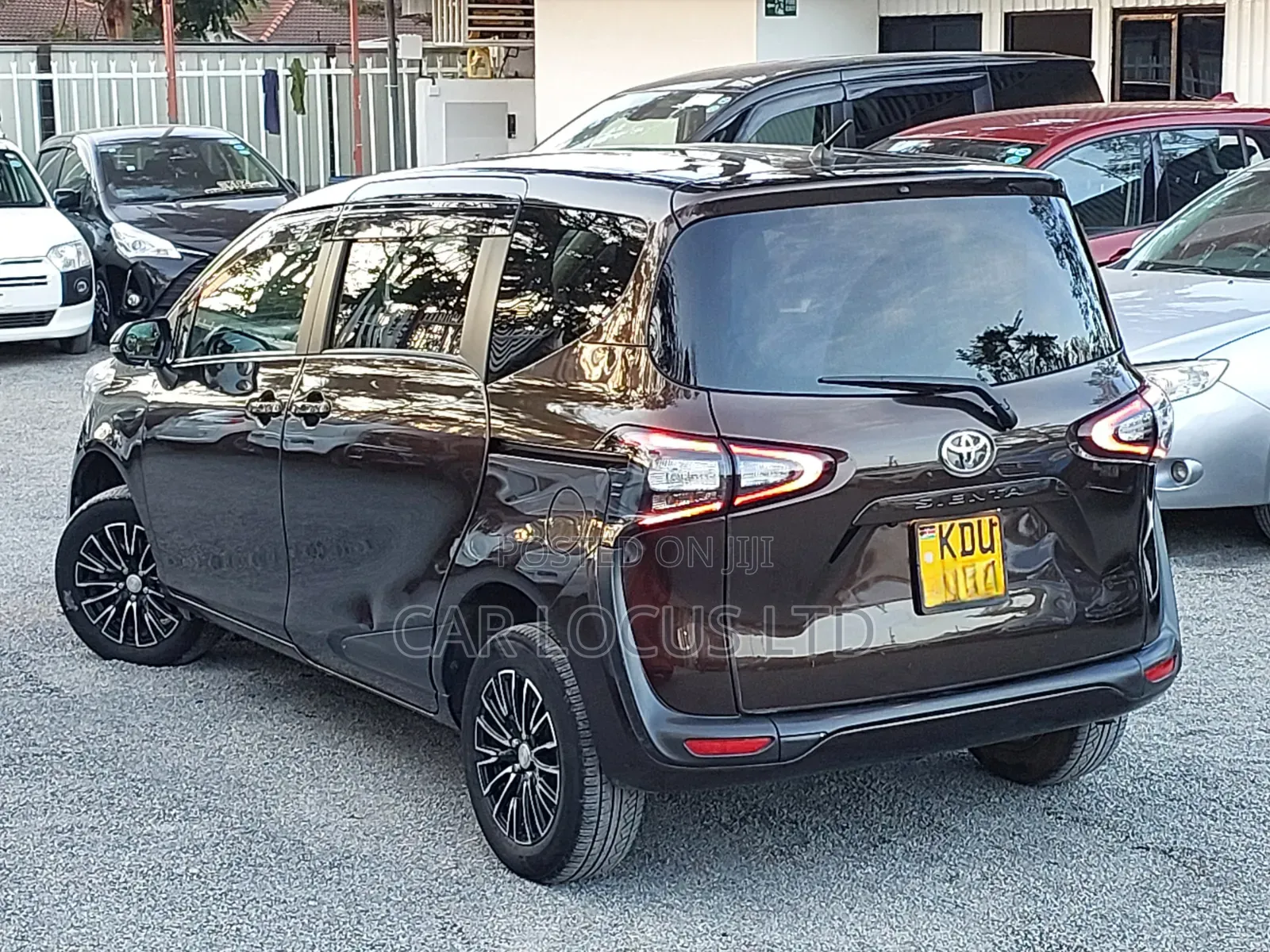 Toyota Sienta 2018 Brown