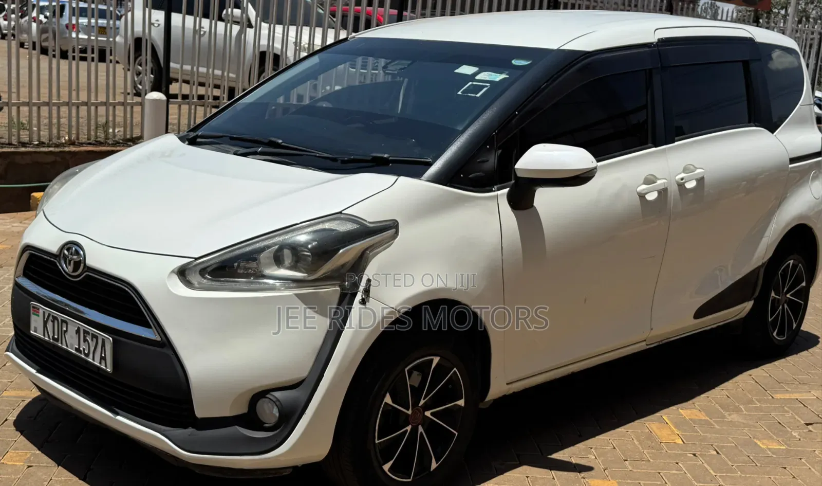 Toyota Sienta 2017 Ivory