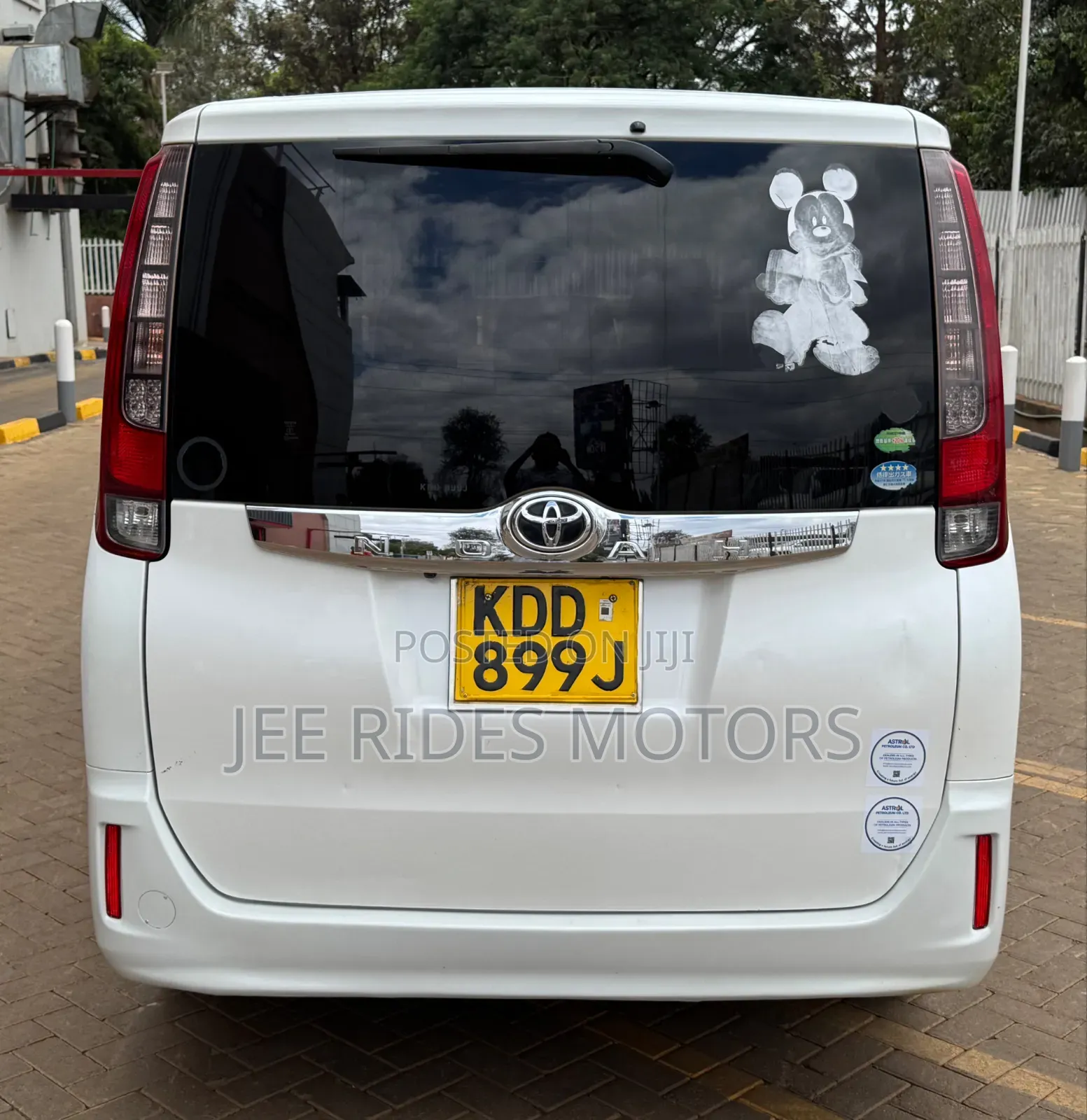 Toyota Noah 2014 Pearl