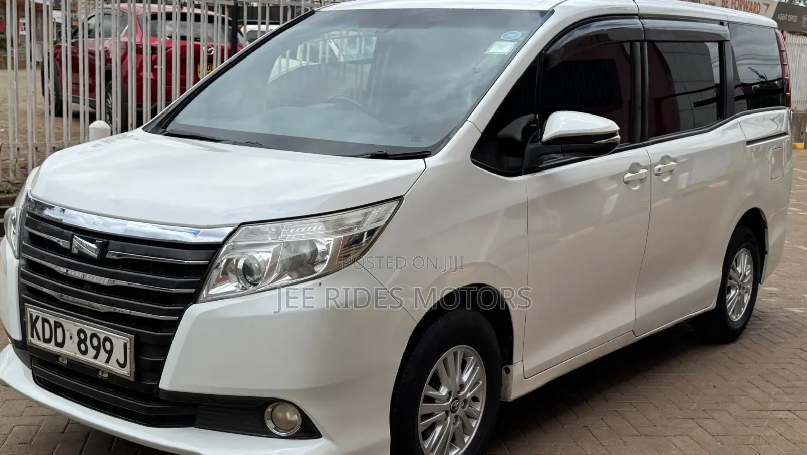 Toyota Noah 2014 Pearl