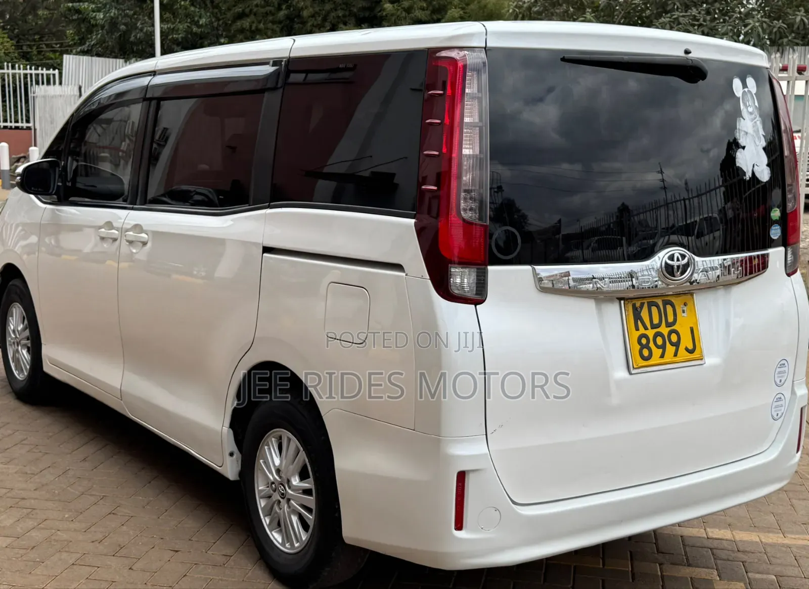 Toyota Noah 2014 Pearl