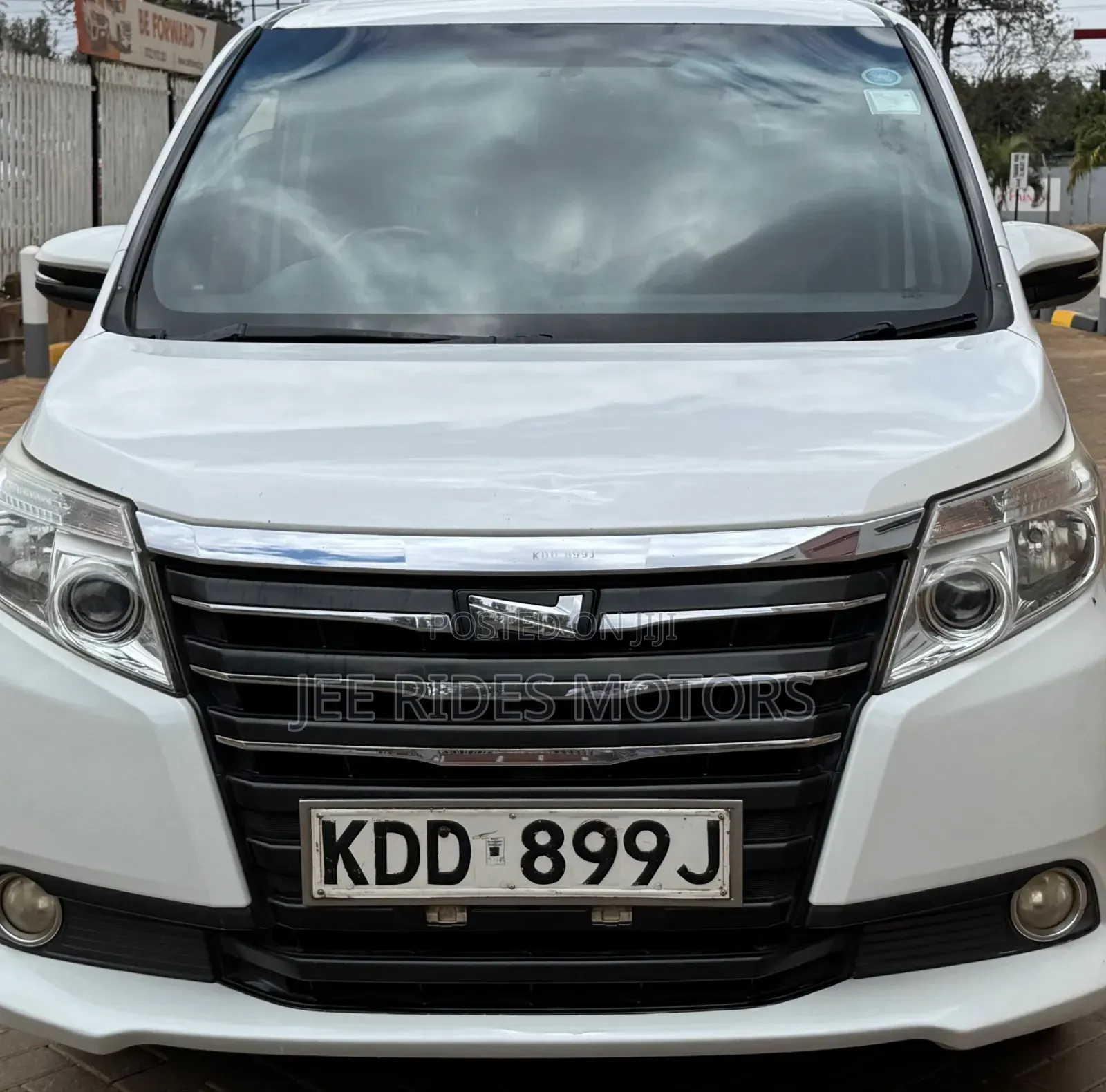 Toyota Noah 2014 Pearl