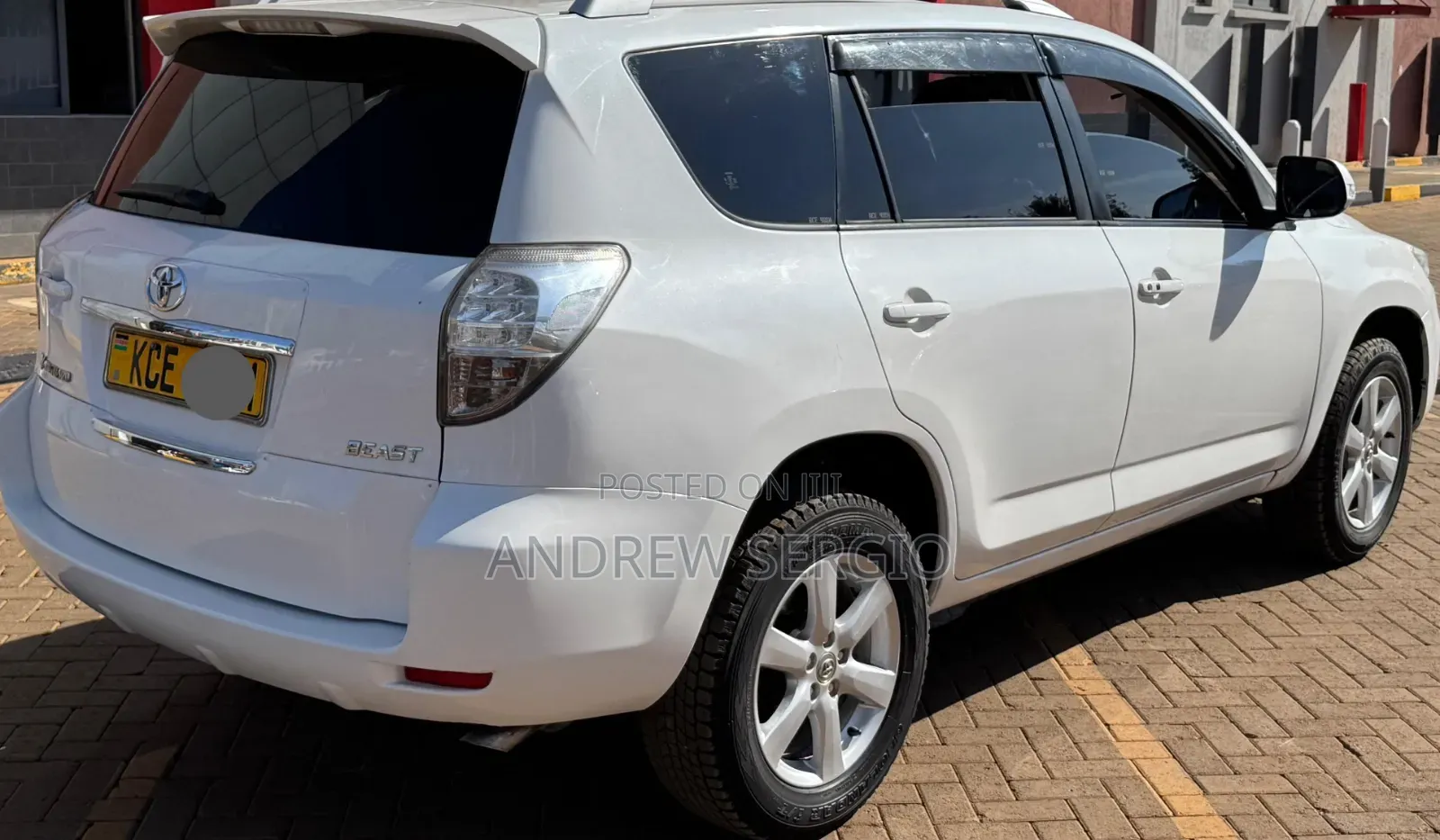 Toyota Vanguard 2009 White