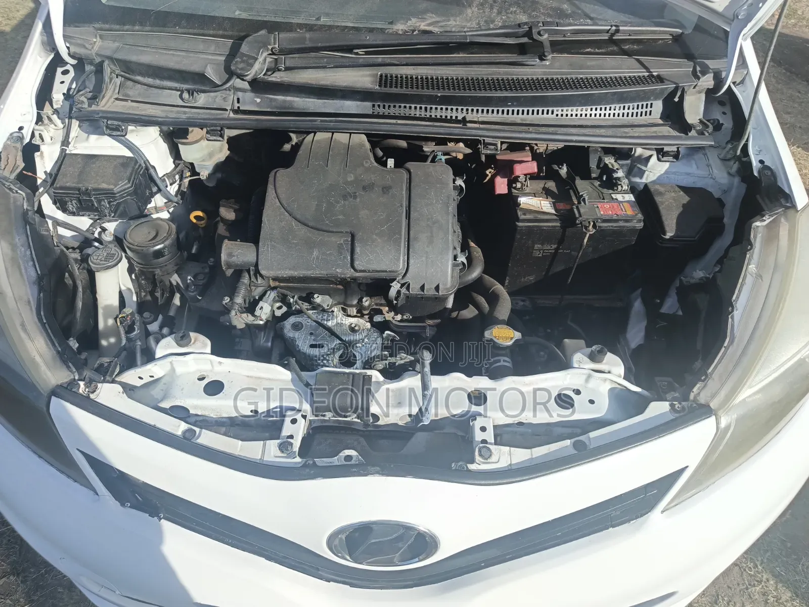 Toyota Vitz 2014 White